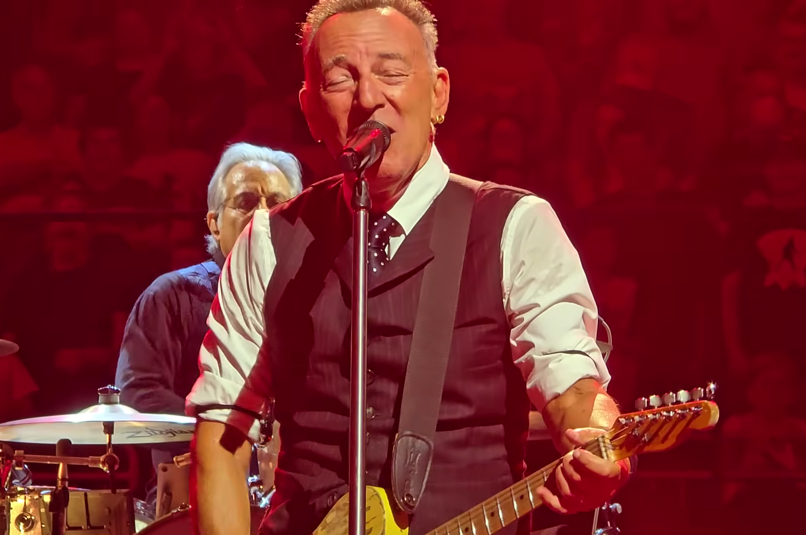 Bruce Springsteen Passes the Spirit of Rock to a Young Fan at Pittsburgh Show