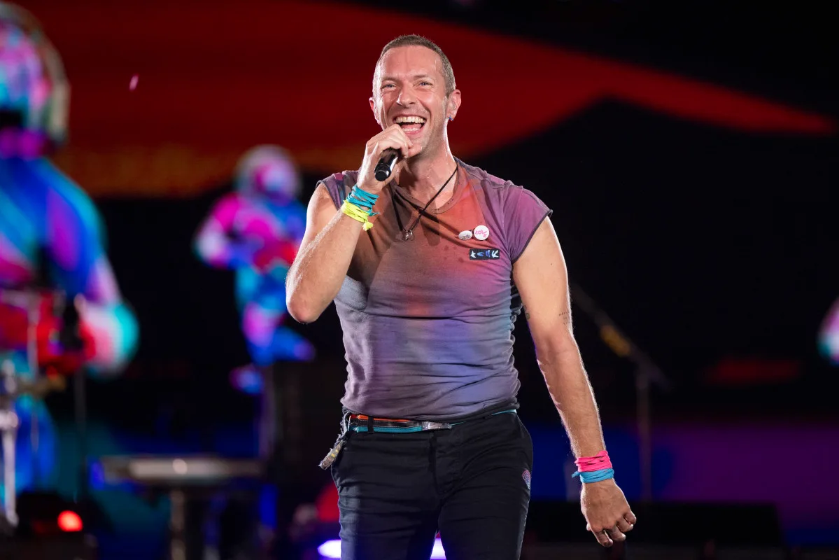 “Chris Martin Pauses Coldplay Concert in Milan to Sing ‘Fix You’ With Grieving Fan”