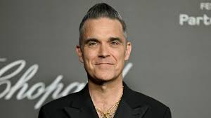 Robbie Williams Keeps His Promise: Returns 8 Years Later to Surprise a Fan at Her Graduation