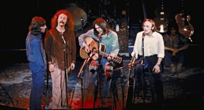 Crosby, Stills & Nash Join James Taylor and Emmylou Harris for a Timeless “Teach Your Children” at the 1997 Rock & Roll Hall of Fame