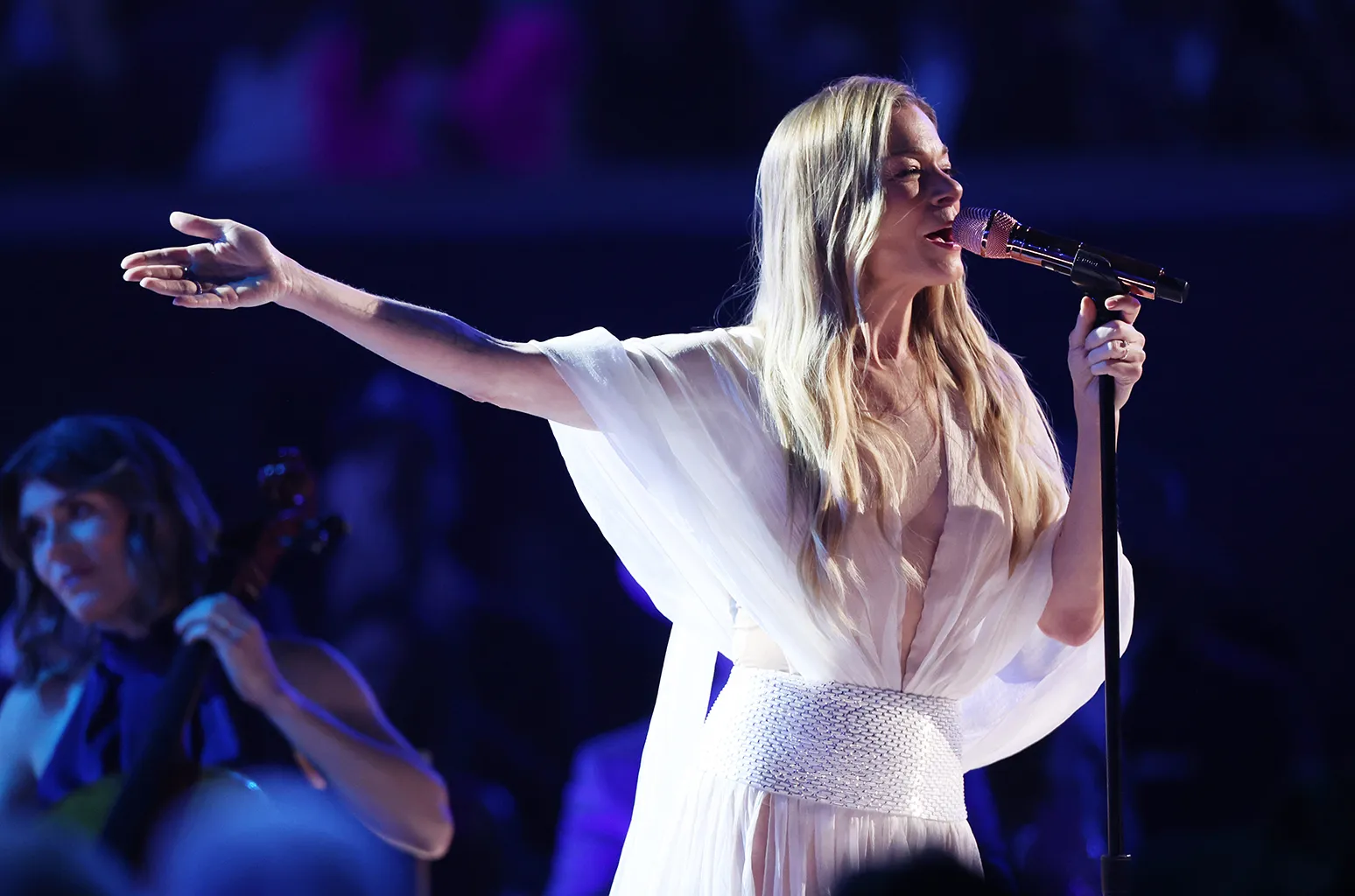 LeAnn Rimes Bids a Heartfelt Goodbye to Her Younger Self at the 60th ACM Awards