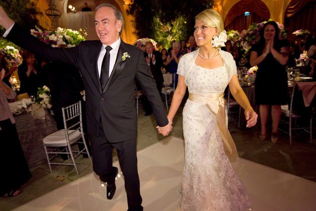 Neil Diamond Thanks His Wife Onstage for Giving Him a Reason to Keep Singing 💕