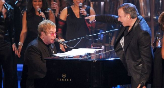 Elton John Pays Emotional Tribute to Neil Diamond After His Parkinson’s Diagnosis