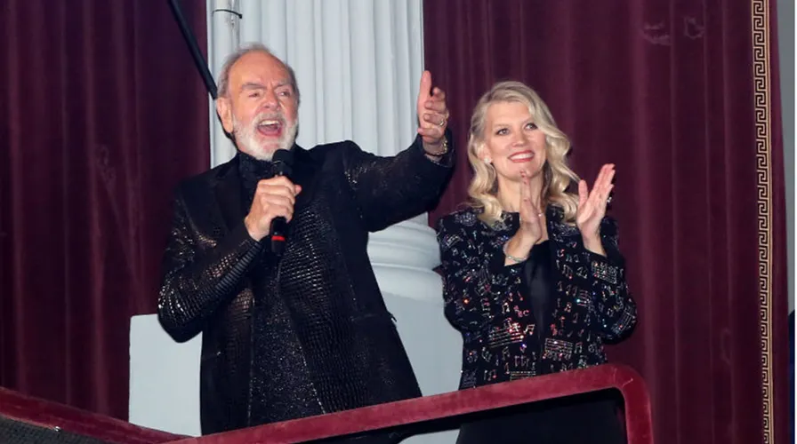 Neil Diamond Surprises Broadway Audience With “Sweet Caroline” at A Beautiful Noise Opening