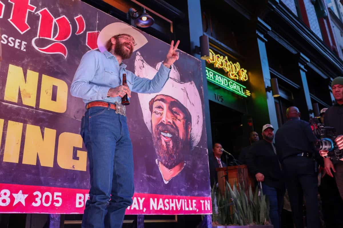 Post Malone Throws Epic Party on Broadway — Buys Drinks for 30,000 Fans!