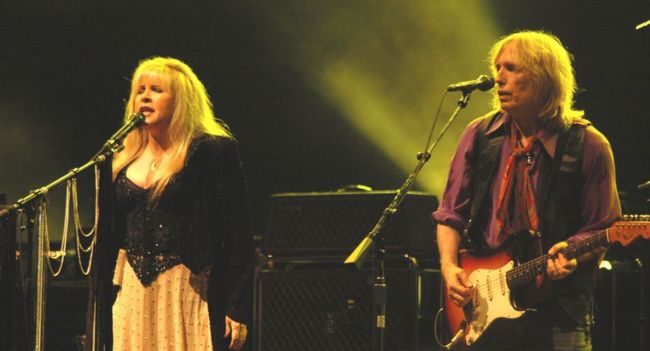 Stevie Nicks Pays Heartfelt Tribute to Tom Petty on Stage